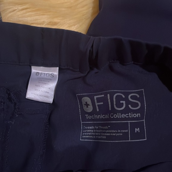 FIGS men’s navy blue jogger scrub pants - Picture 2 of 3